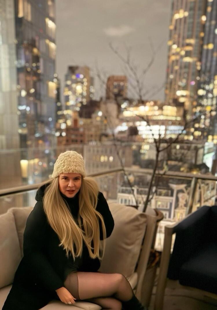 Nicole Perrie Overlooking the New york skyline